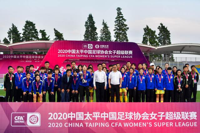 国际足联主席的脸 又被特朗普打了